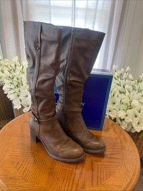 Women’s White Mountain Brown Mid-Calf Boots size 8
